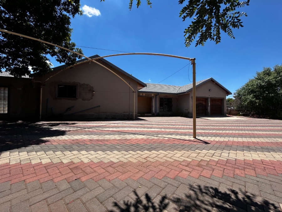 4 Bedroom Property for Sale in Uitsig Free State